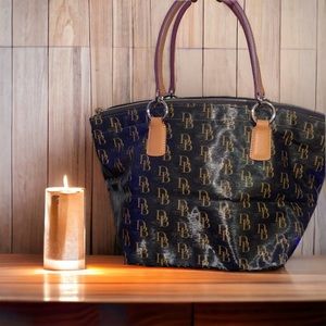 DOONEY AND BOURKE MONOGRAMMED MEDIUM SIZE HANDBAG